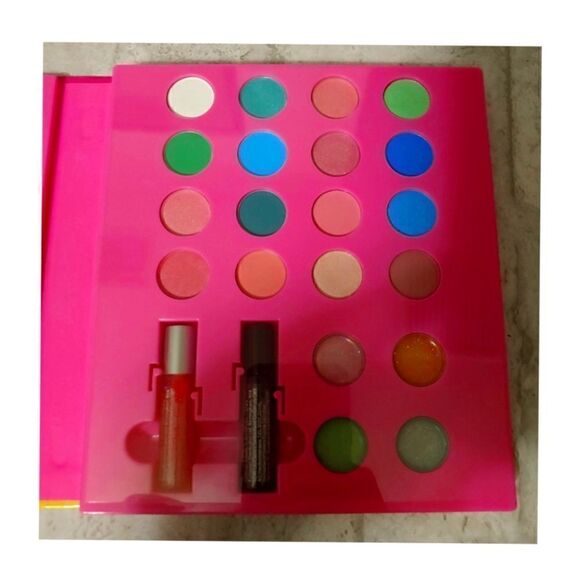 Teenage Girl Makeup from Claire's NWOT Never Used ❤️5/$25 Bundled - Picture 1 of 6